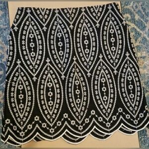 Loft Skirt NWT Size 4 Black/White Design